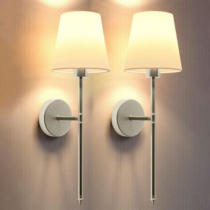 Nationale stoffen LED-wandlamp met koperen kap